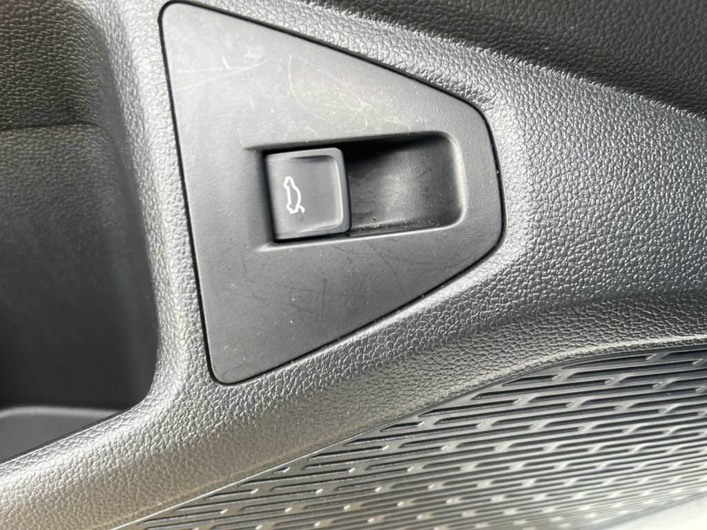 Used 2025 Volkswagen Jetta Sport FWD image 31