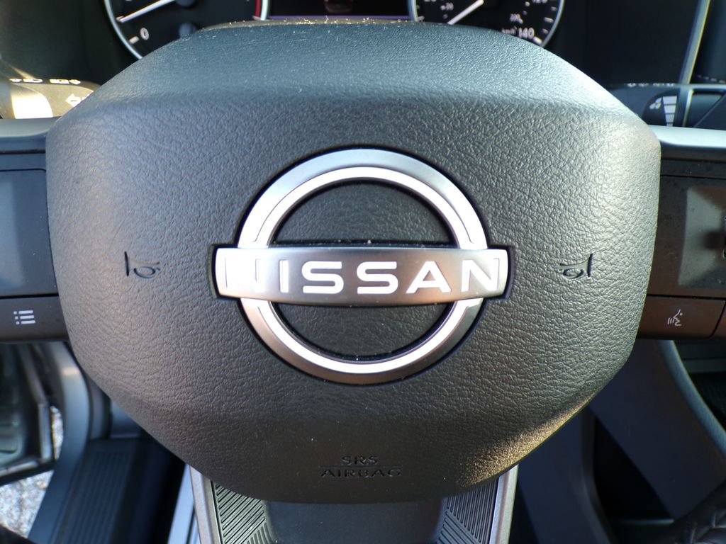 Used 2025 Nissan Rogue SV AWD/4WD image 31