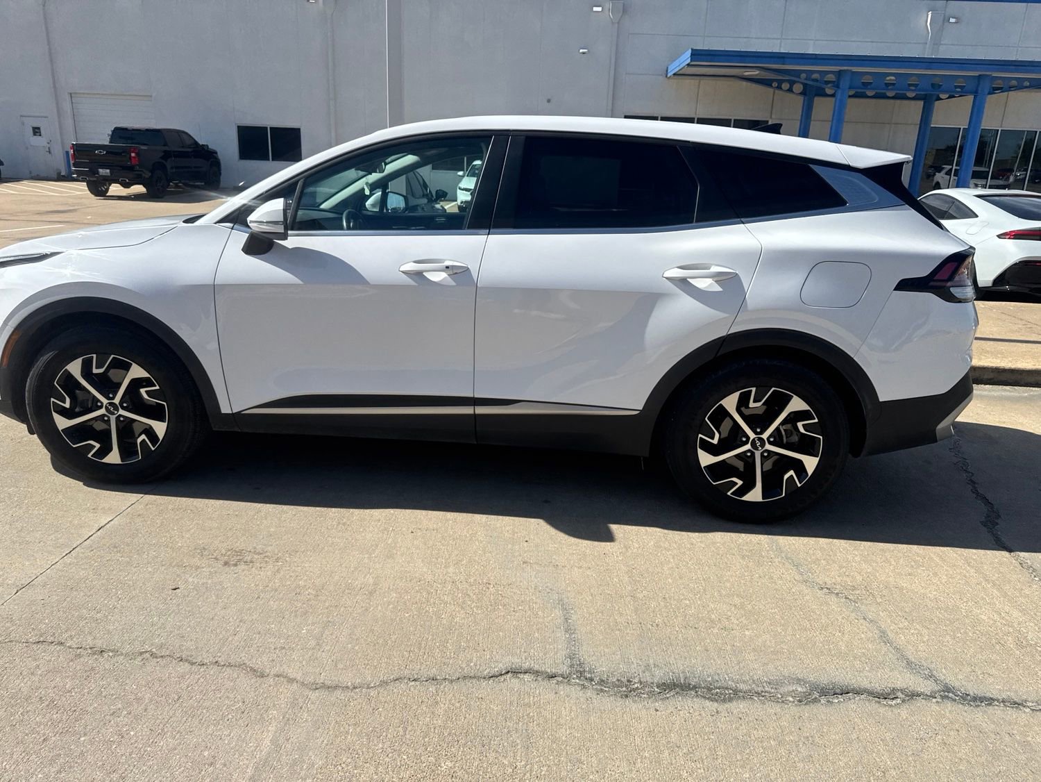 Used 2023 Kia Sportage EX FWD image 4