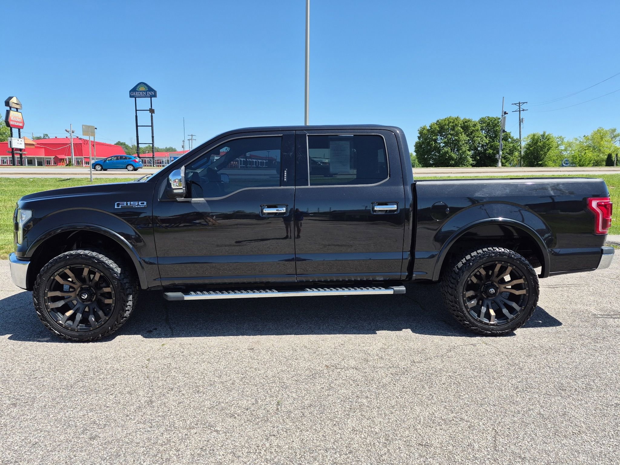 Used 2015 Ford F150 Lariat w/ Equipment Group 502A Luxury AWD/4WD image 6