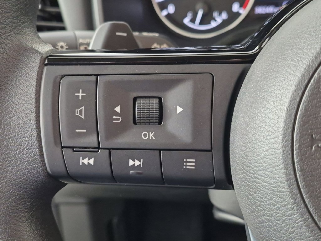 Used 2023 Nissan Rogue SV AWD/4WD image 18