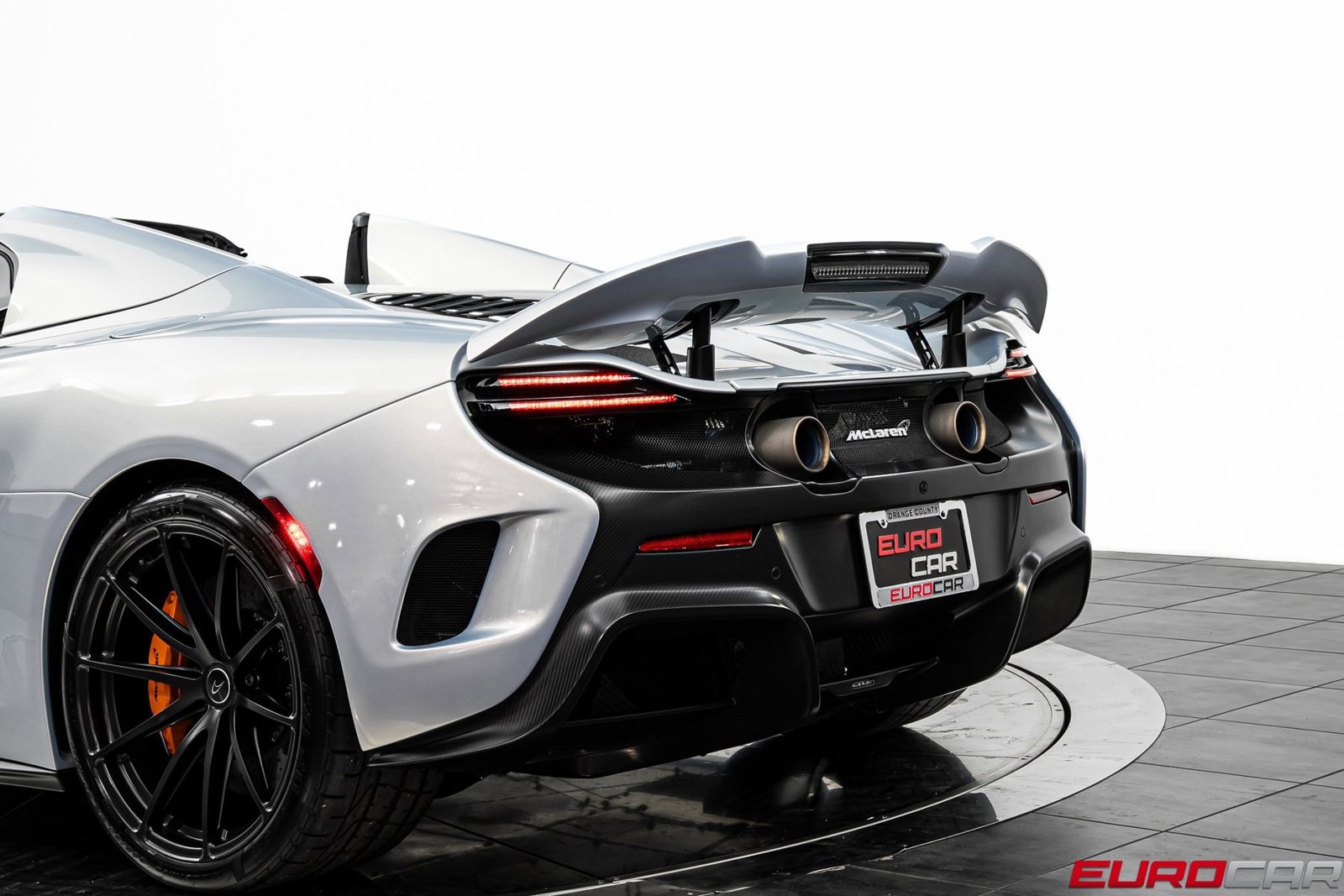 Used 2016 McLaren 675LT Spider image 24