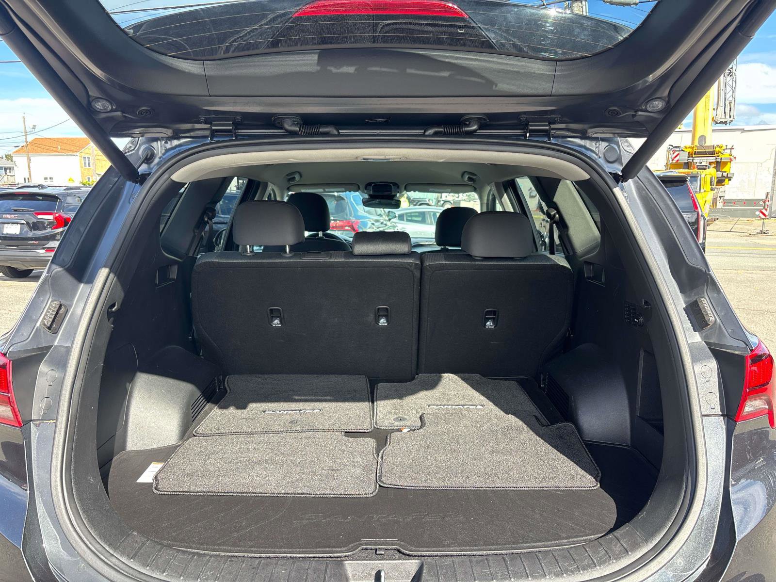 Used 2023 Hyundai Santa Fe SEL w/ Cargo Package image 14