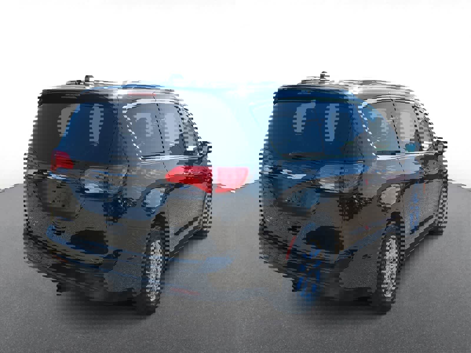 Used 2025 Chrysler Voyager LX image 8