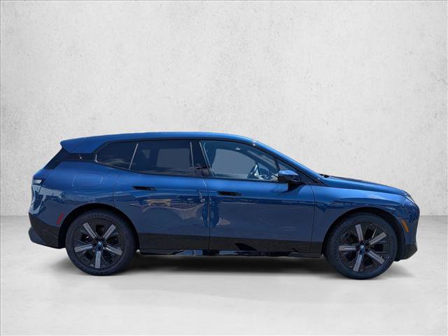 Used 2023 BMW iX xDrive50 w/ Sport Package AWD/4WD image 4