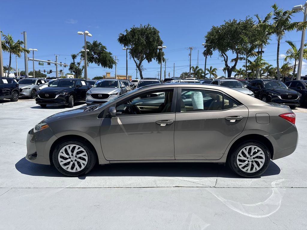 Used 2018 Toyota Corolla LE FWD image 11