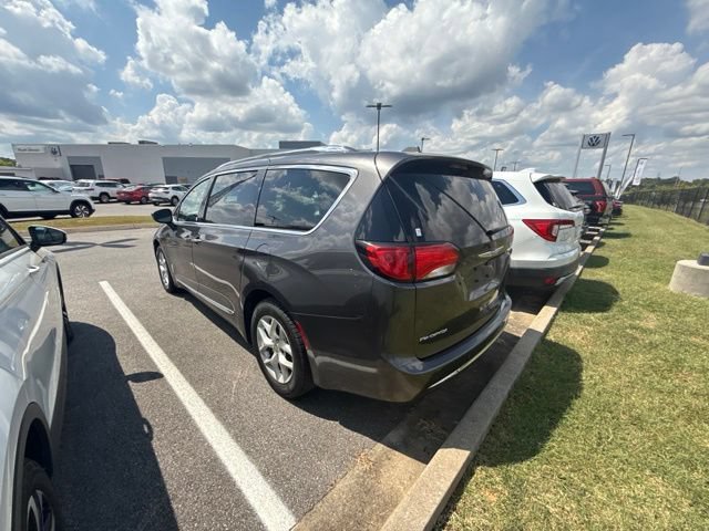 Used 2018 Chrysler Pacifica Touring-L Plus w/ Tire & Wheel Group FWD image 14