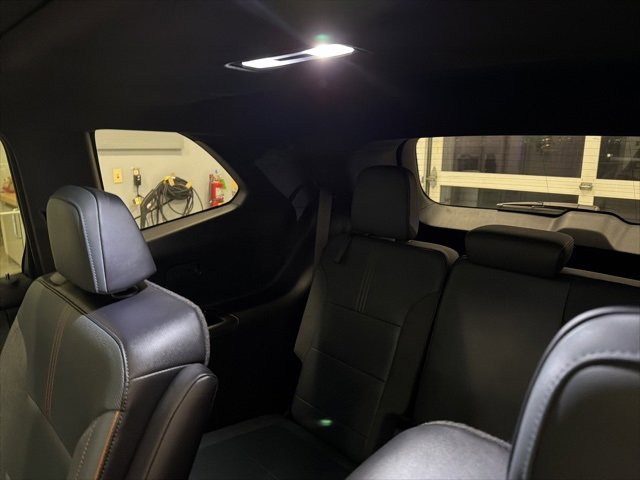 Used 2024 GMC Acadia AT4 image 19