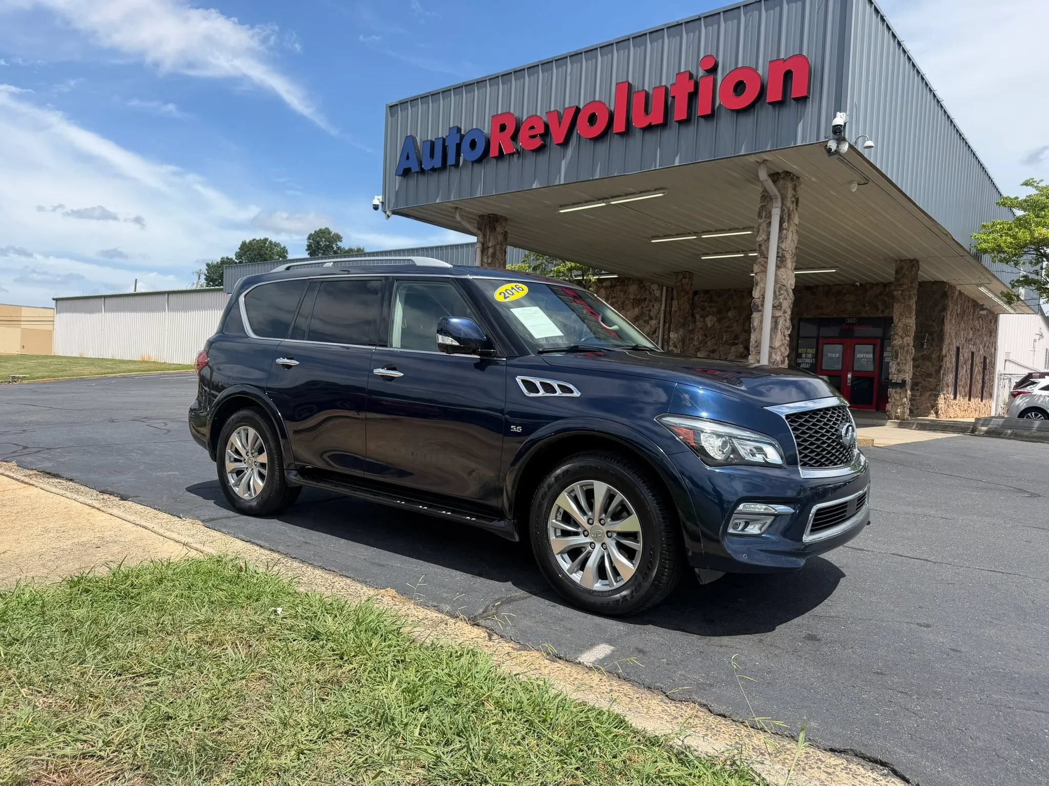 Used 2016 INFINITI QX80 4WD w/ Driver's Assistance Package image 1