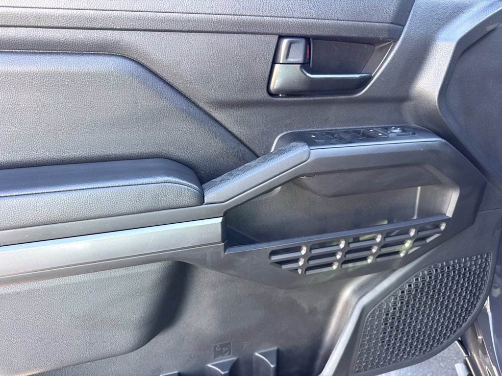 Certified 2025 Toyota Tacoma SR5 AWD/4WD image 16