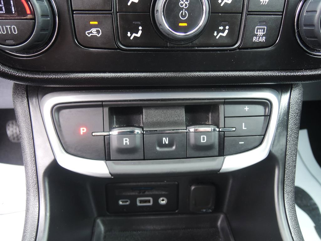 Used 2024 GMC Terrain SLT w/ Elevation Edition FWD image 19