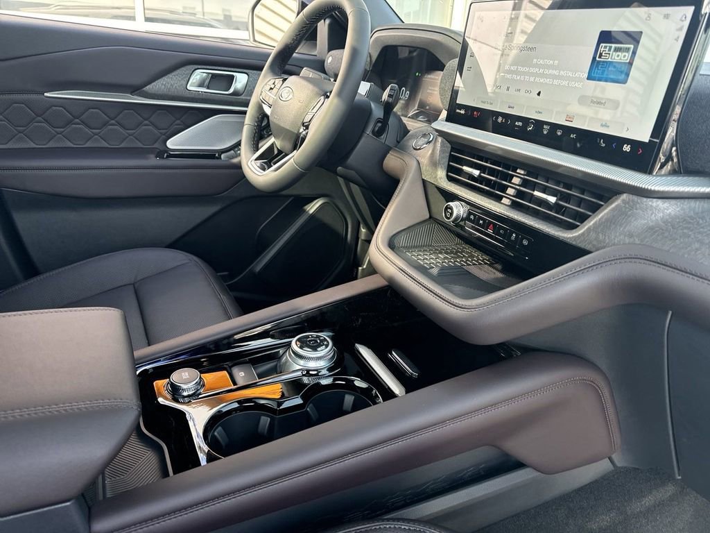 New 2025 Ford Explorer Platinum w/ LUX Leather Package image 16