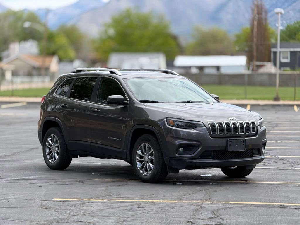 Used 2019 Jeep Cherokee Latitude Plus w/ Comfort/Convenience Group image 3