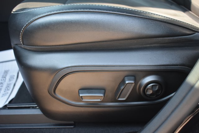 Used 2023 Jeep Grand Cherokee Altitude RWD image 12