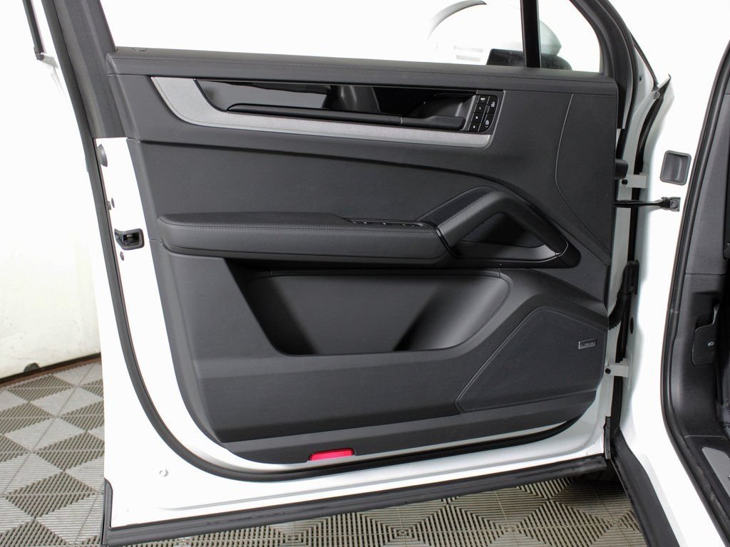 Certified 2026 Porsche Cayenne AWD/4WD image 16