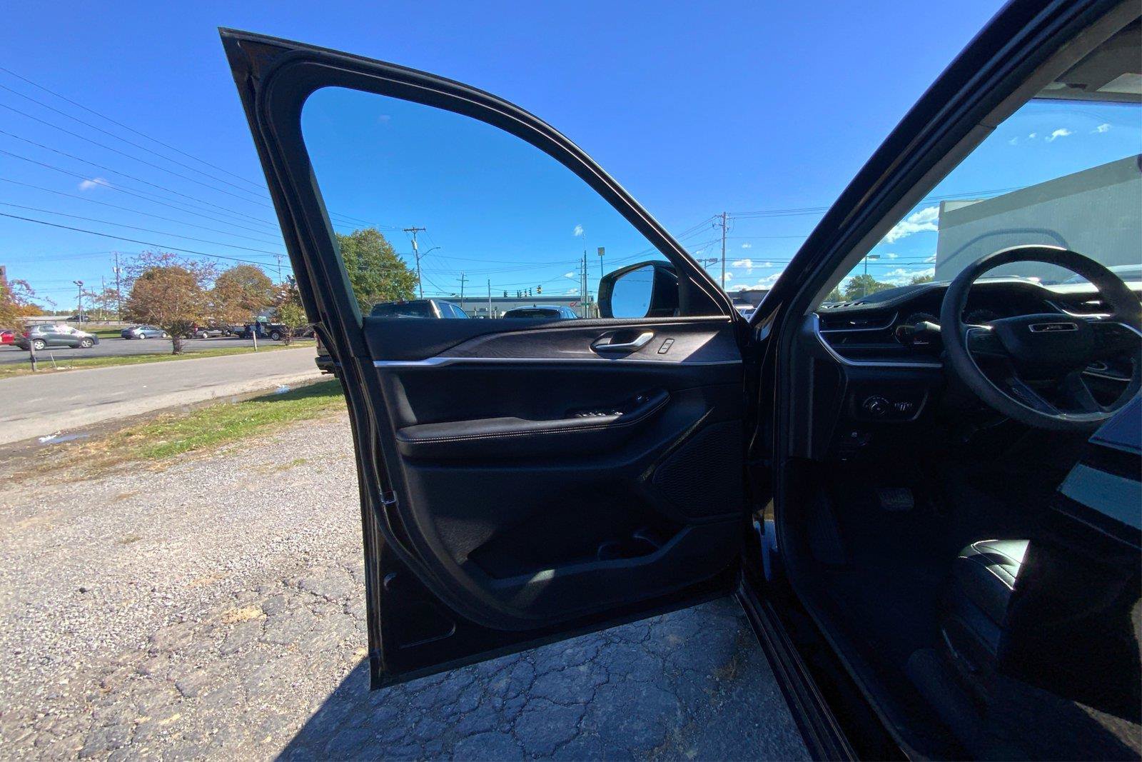 Used 2024 Jeep Grand Cherokee L Limited AWD/4WD image 20