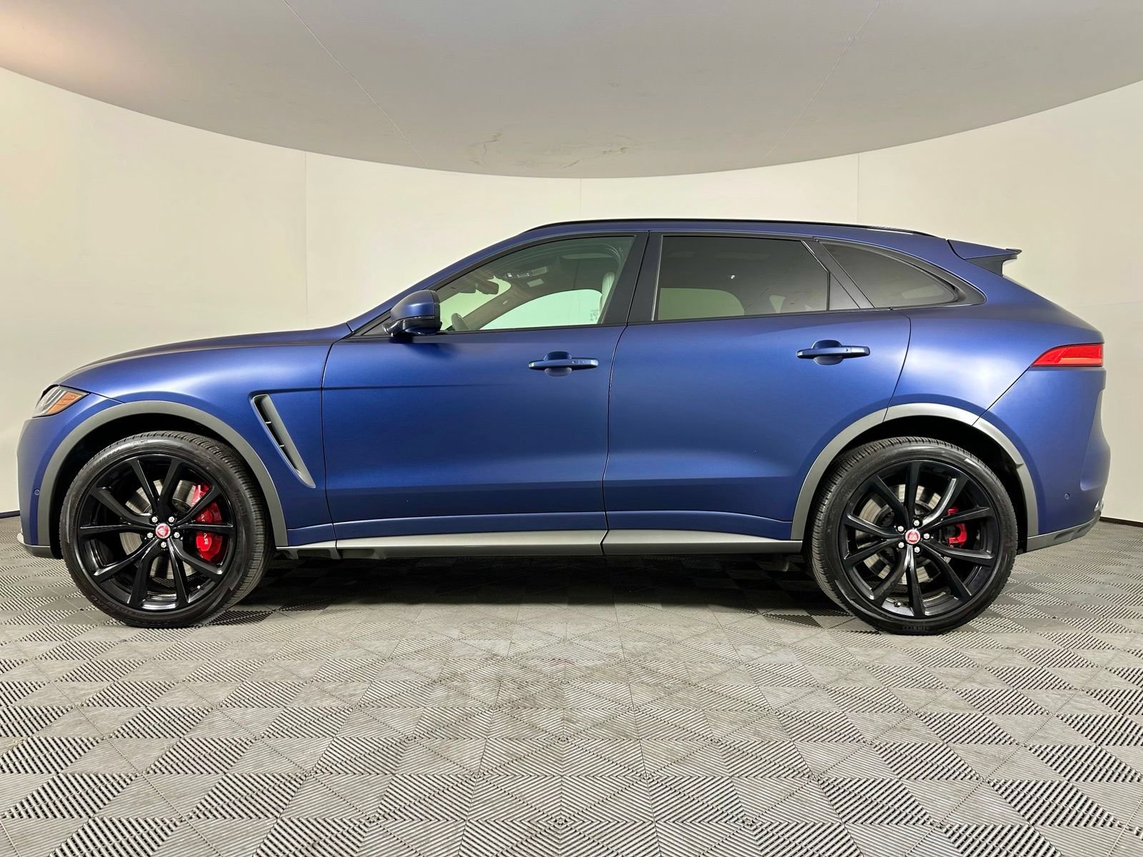 Used 2020 Jaguar F-PACE SVR AWD/4WD image 16