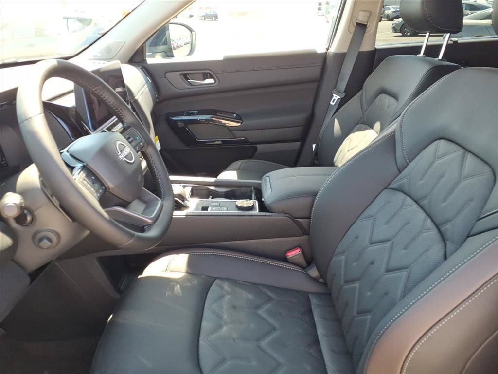 New 2026 Nissan Pathfinder Platinum AWD/4WD image 14