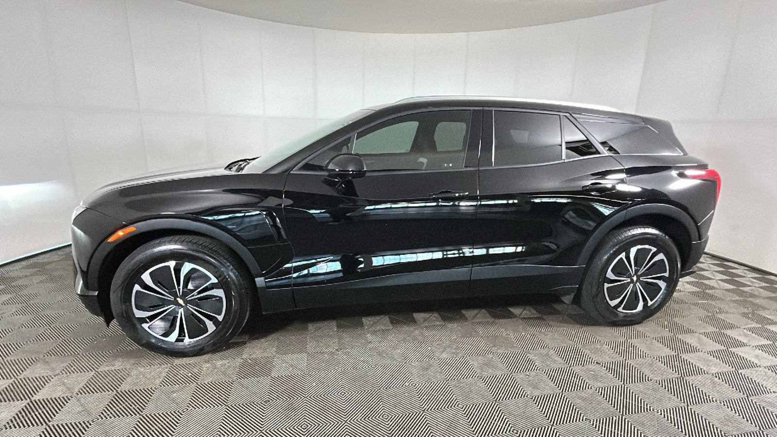 Used 2024 Chevrolet Blazer EV LT AWD/4WD image 7