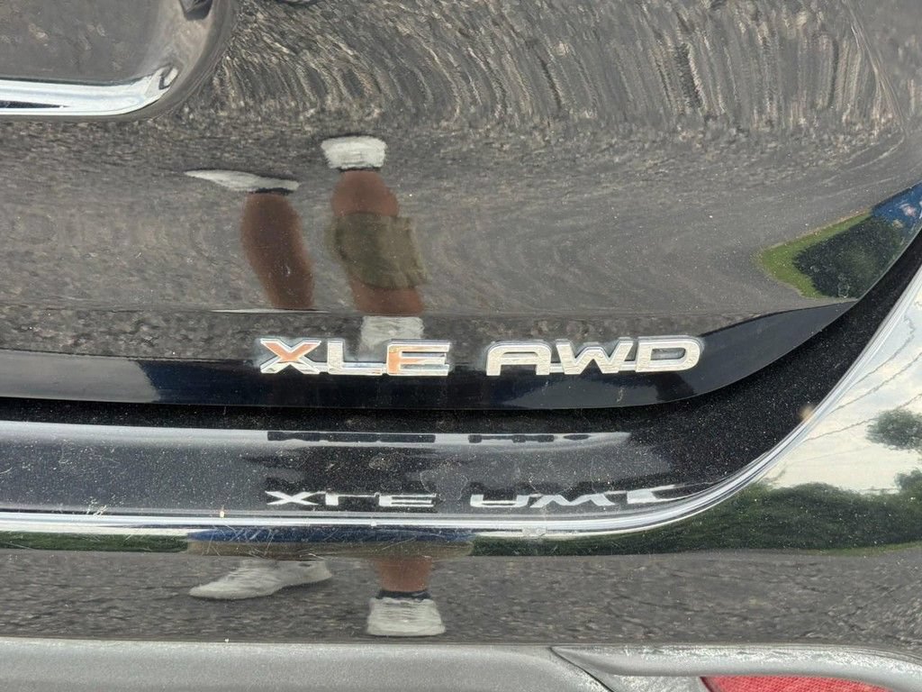 Used 2025 Toyota Highlander XLE AWD/4WD image 5