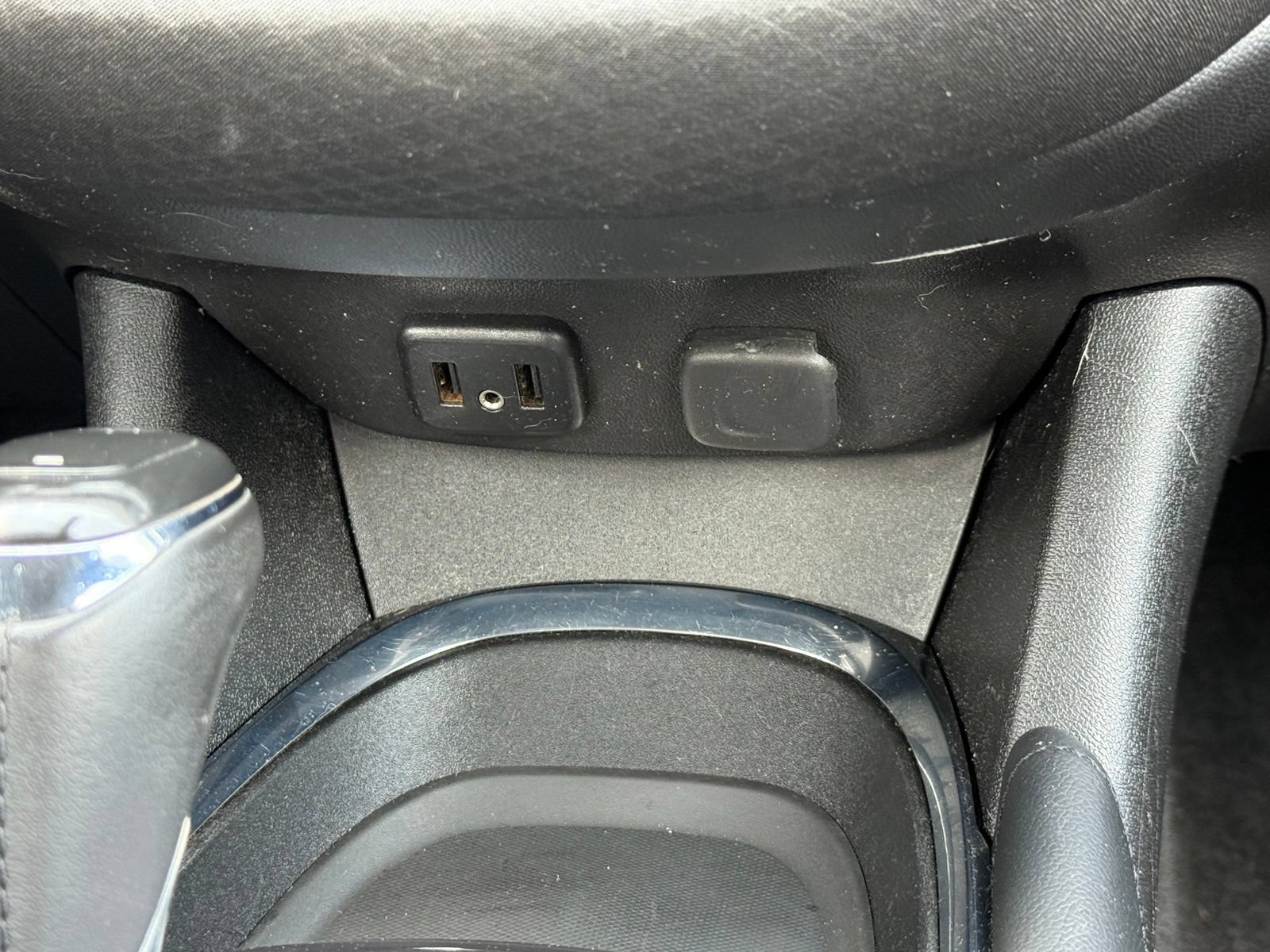 Used 2017 Chevrolet Malibu LT FWD image 23
