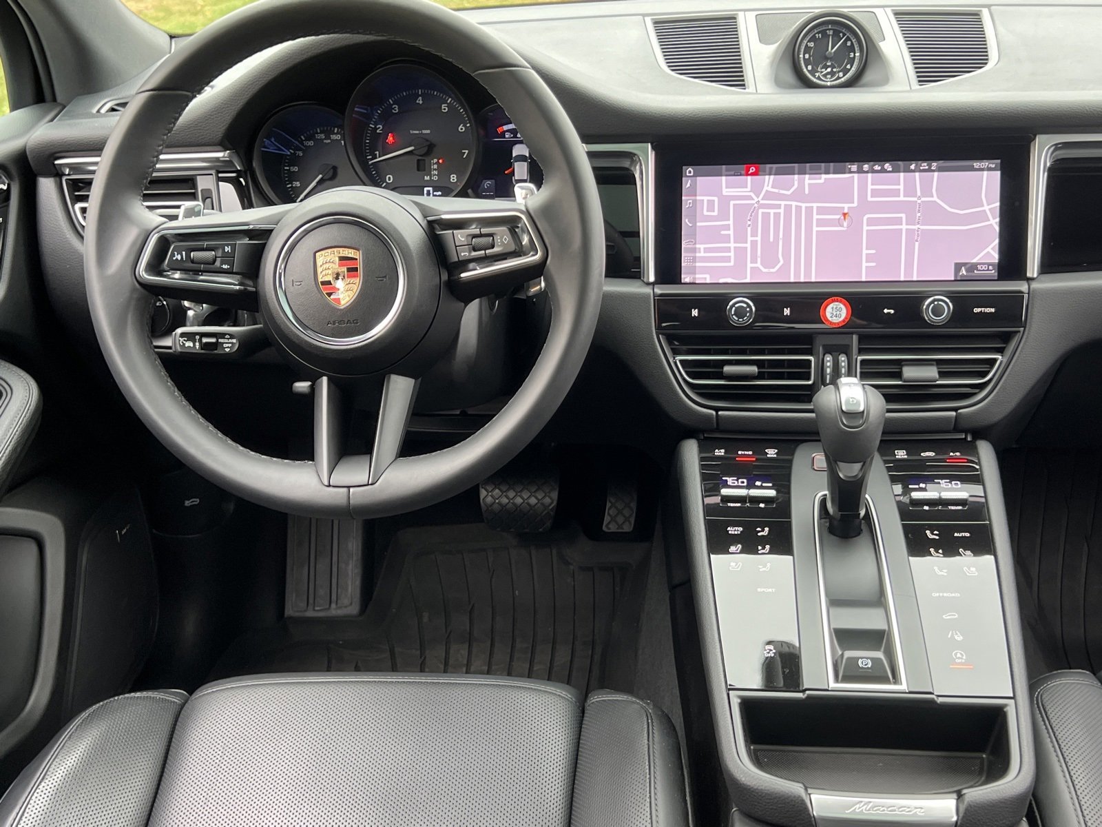 Certified 2025 Porsche Macan image 14