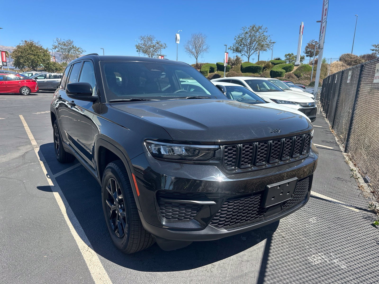 Used 2025 Jeep Grand Cherokee Altitude