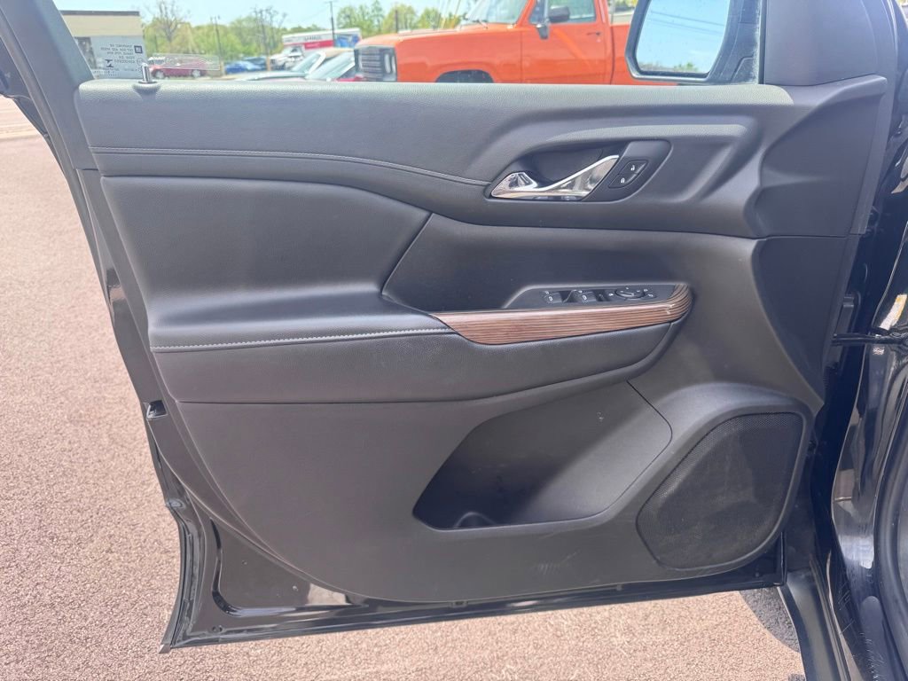 Used 2019 GMC Acadia SLE w/ LPO, Floor Liner Package AWD/4WD image 9