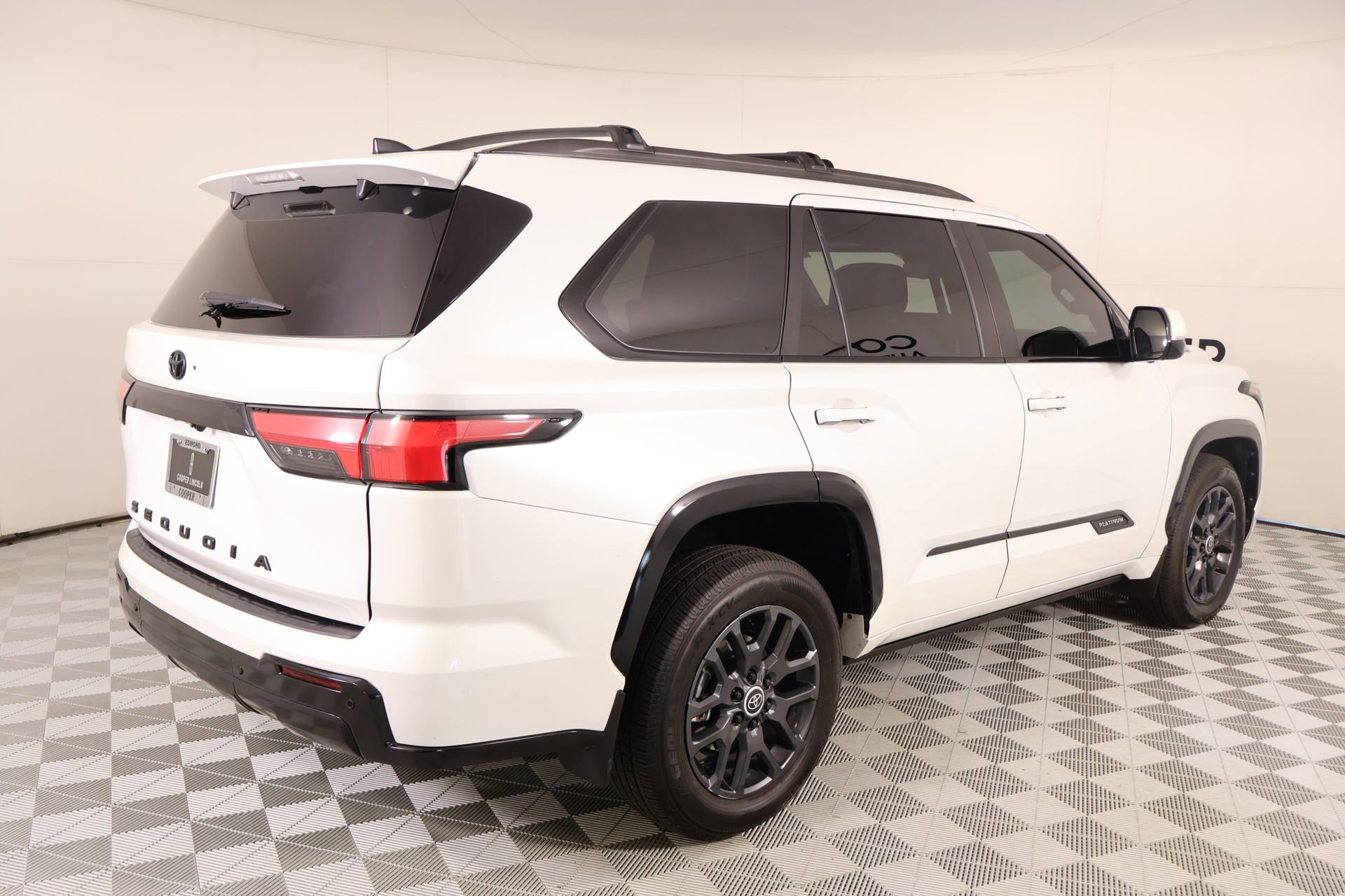 Used 2024 Toyota Sequoia Platinum AWD/4WD image 22