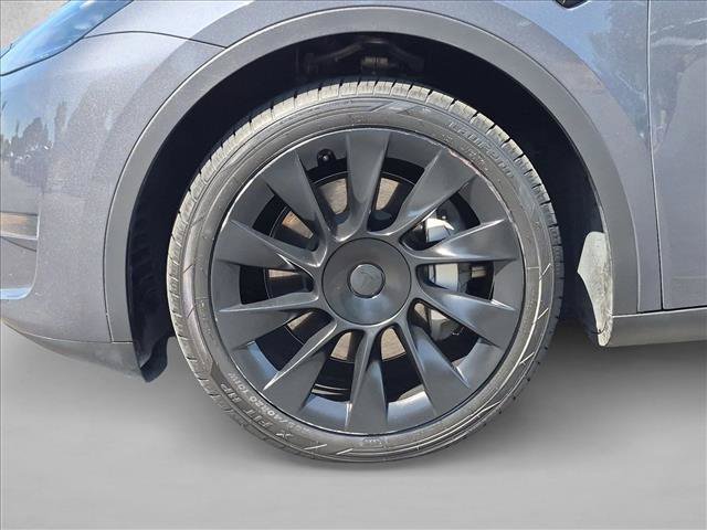 Used 2024 Tesla Model Y Long Range AWD/4WD image 24