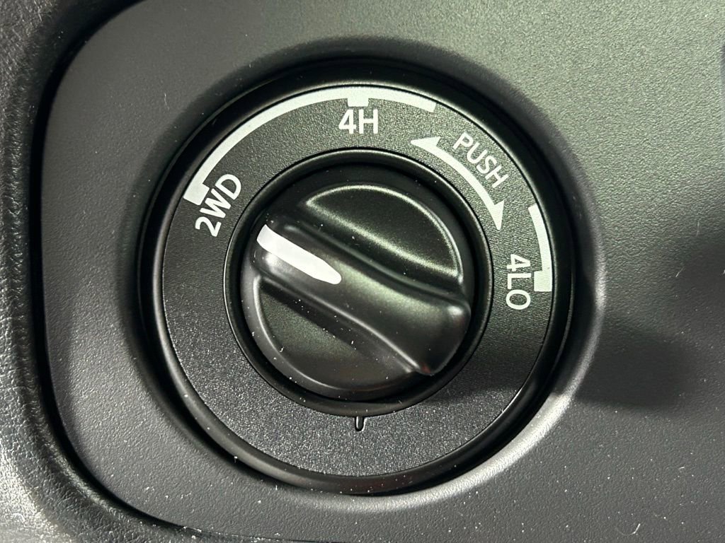 Used 2025 Nissan Frontier PRO-4X image 23