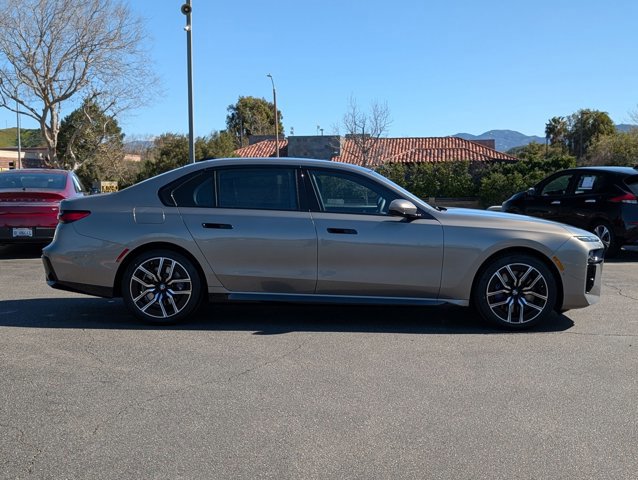 Used 2023 BMW 740i image 4