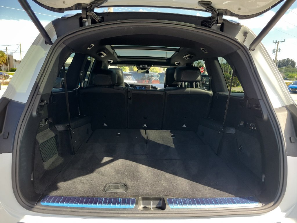 Used 2025 Mercedes-Benz GLS 580 4MATIC image 11