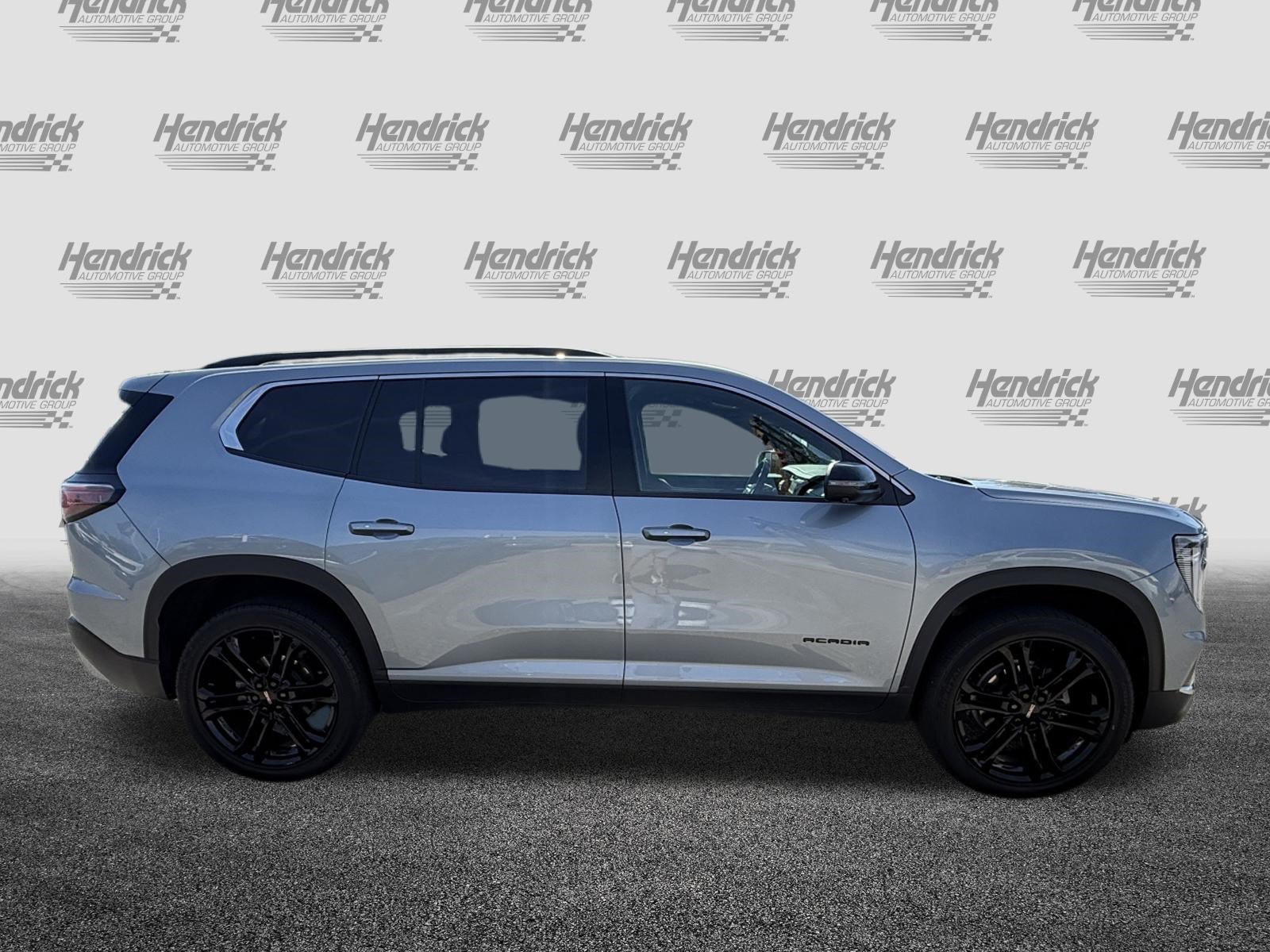Used 2025 GMC Acadia Elevation w/ Elevation Premium Package FWD image 19