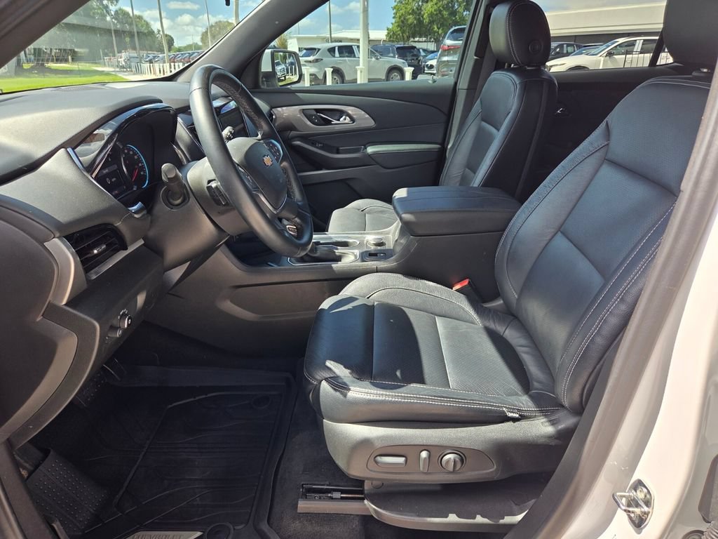 Used 2023 Chevrolet Traverse LT FWD image 4