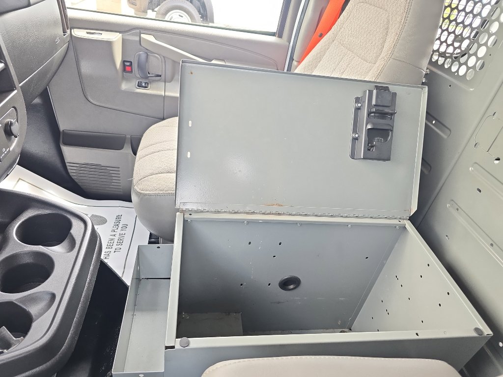 Used 2017 Chevrolet Express 2500 RWD image 26