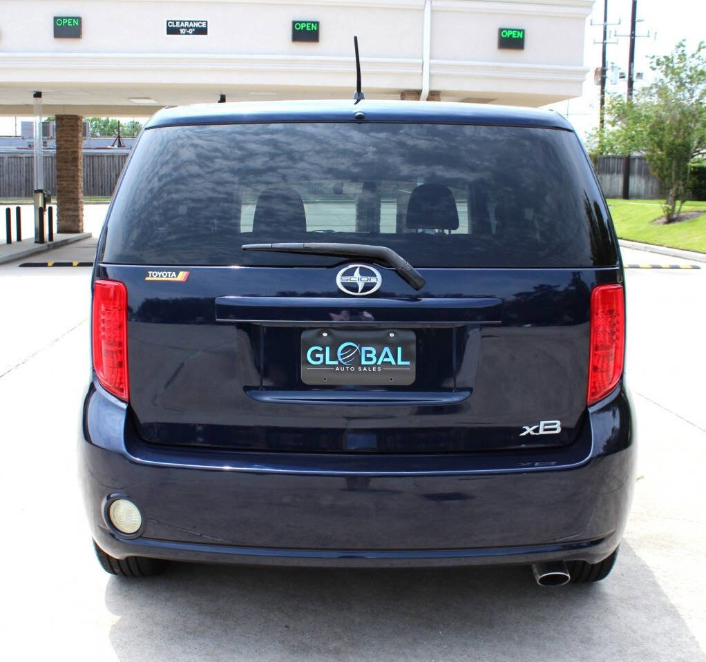 Used 2008 Scion xB FWD image 6