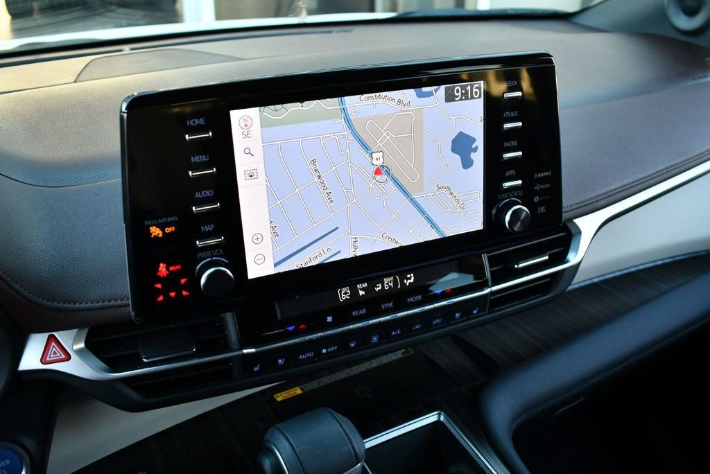 Used 2024 Toyota Sienna Platinum image 53