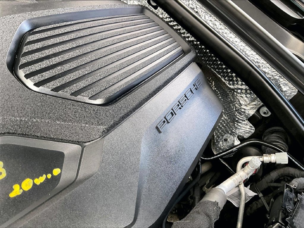 Certified 2023 Porsche Macan AWD/4WD image 34