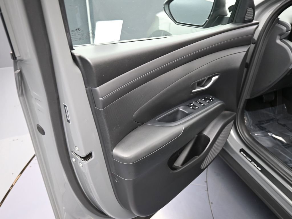 Used 2025 Hyundai Santa Cruz SE image 13