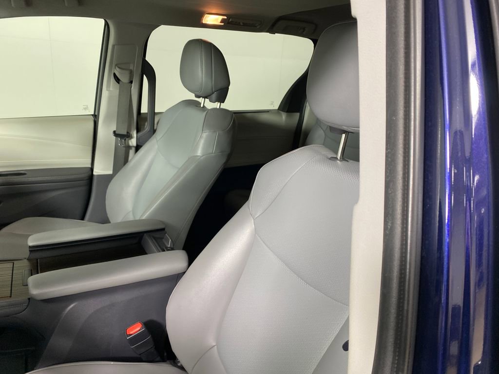 Certified 2022 Toyota Sienna XLE image 9