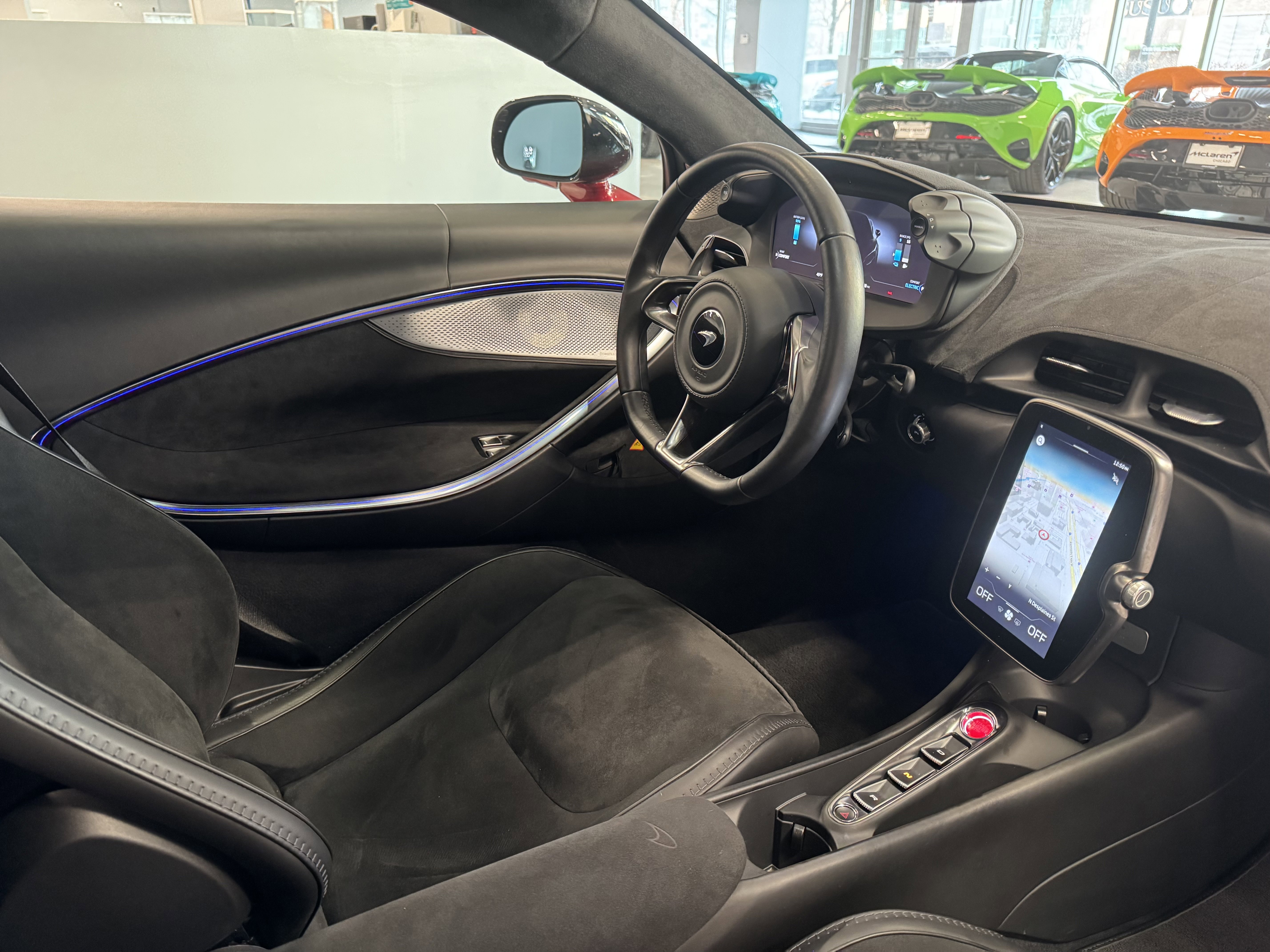 Used 2023 McLaren Artura image 12