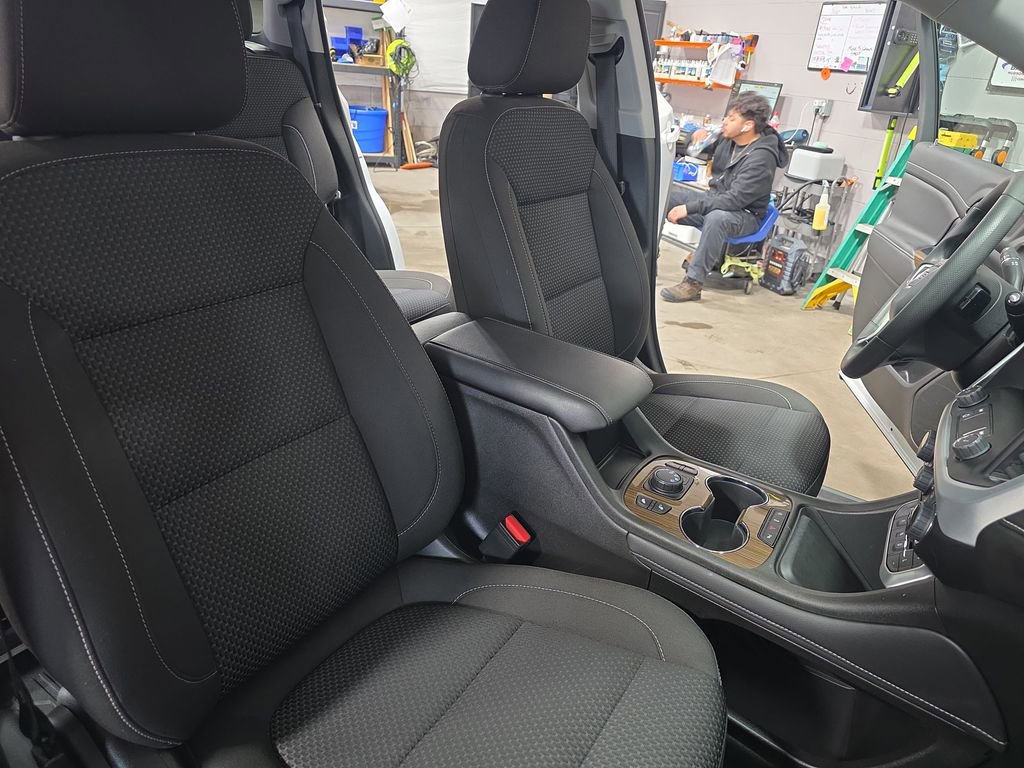 Certified 2023 GMC Acadia SLE w/ Driver Convenience Package image 10