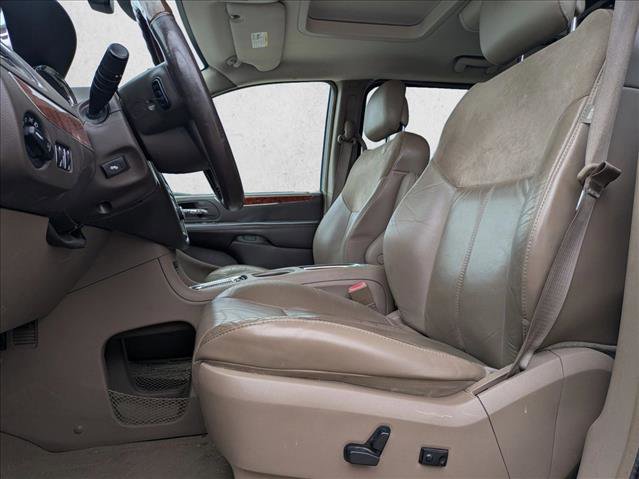 Used 2016 Chrysler Town & Country Limited Platinum image 14