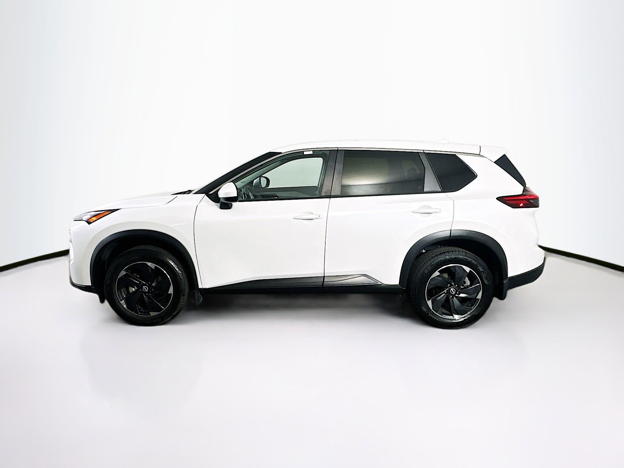 Used 2024 Nissan Rogue SV image 4