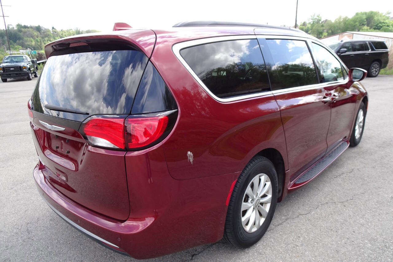Used 2018 Chrysler Pacifica Touring Plus FWD image 6