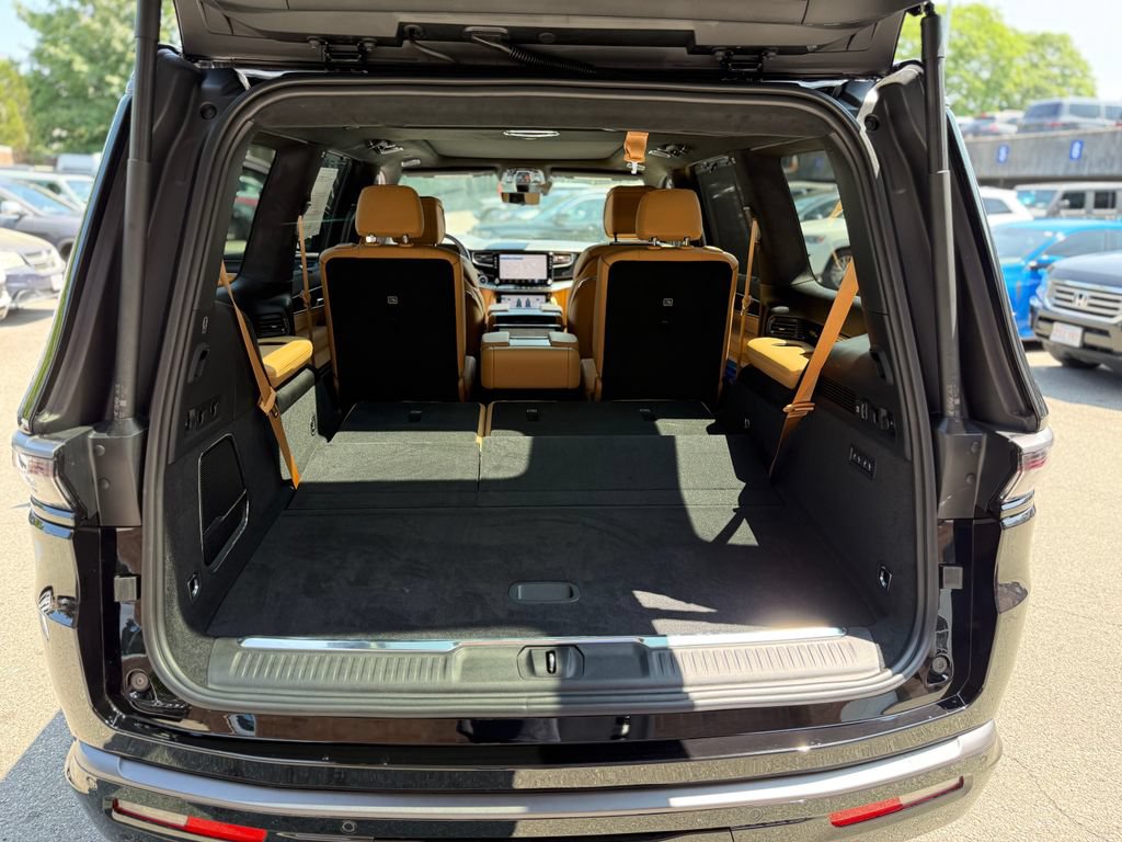 New 2026 Jeep Grand Wagoneer Summit AWD/4WD image 32