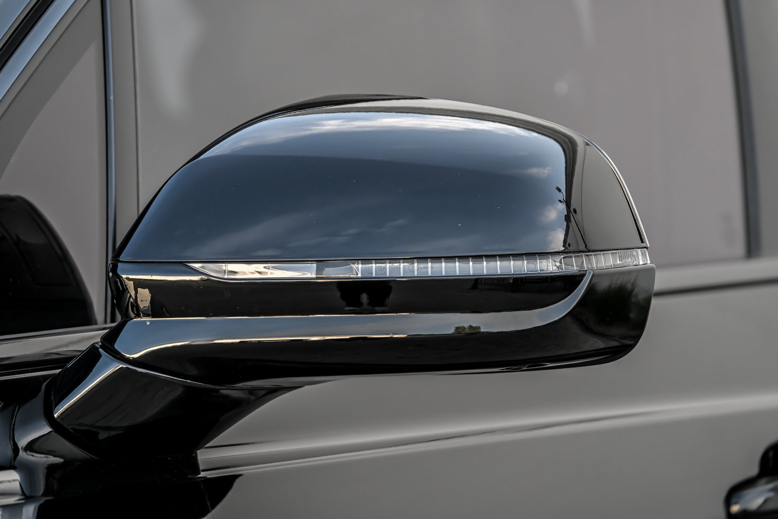 Certified 2022 Bentley Bentayga AWD/4WD image 9