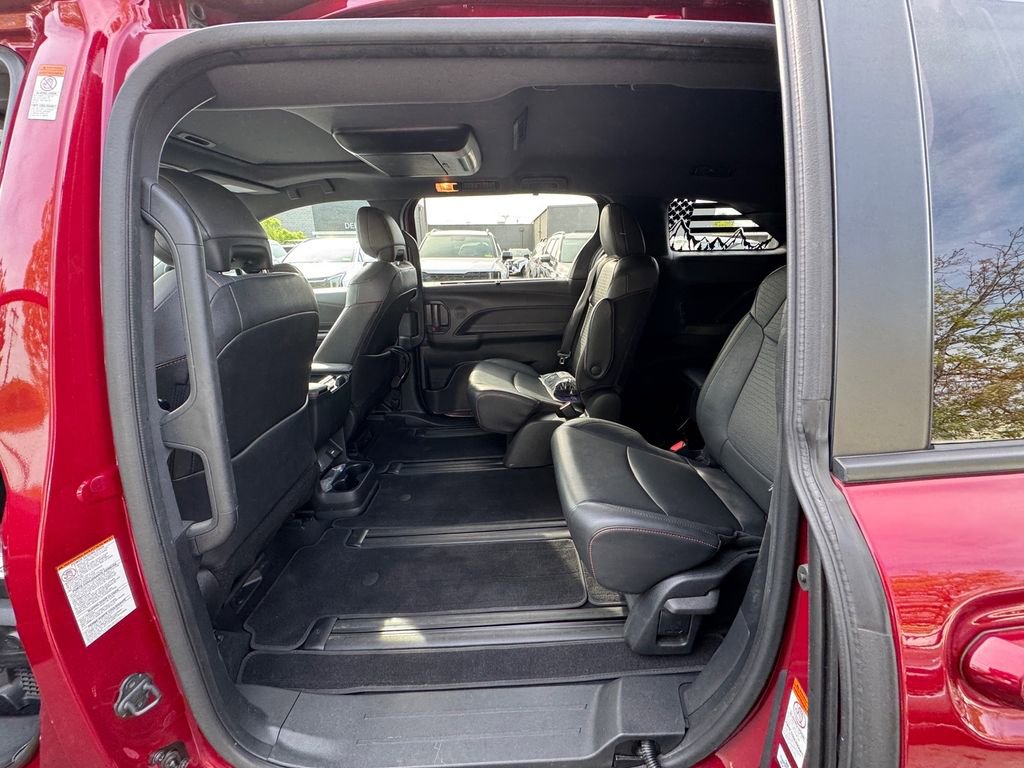 Used 2022 Toyota Sienna XSE image 12