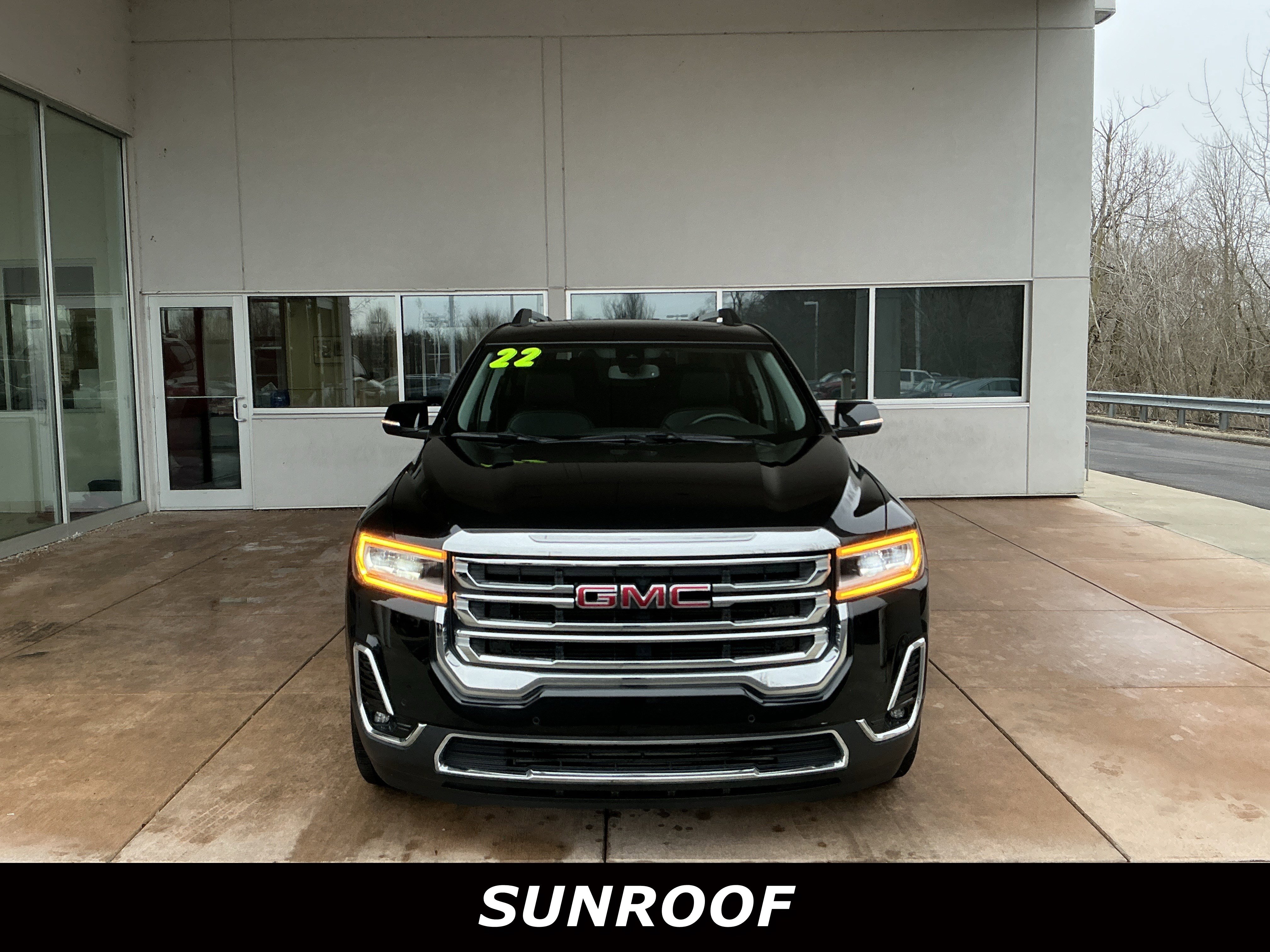 Used 2022 GMC Acadia SLT w/ Preferred Package image 2